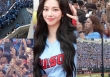 Nữ thần Karina (aespa) gây sốt khi xuất hiện tại sân bóng chày, visual đỉnh cỡ này bảo sao trận đấu 'cháy vé' chỉ bằng một cú ném