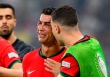 Khoảnh khắc 8 cầu thủ động viên khi Ronaldo khóc, Bồ Đào Nha chưa bao giờ đoàn kết như thế 