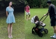'Hot mom' Doãn Hải My khoe vóc dáng nuột nà, chân dài thẳng tắp cùng Đoàn Văn Hậu đưa quý tử đi chơi, không quên nhiệm vụ bỉm sữa