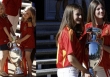 Hai thiên thần nhỏ mê mẩn cup Euro 2012 hoá nàng 'công chúa đẹp nhất châu Âu' sau 12 năm