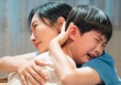 Nuôi con của em chồng 3 năm, ngày đỗ ĐH và chuyển đi, thằng bé dặn tôi kiểm tra thùng gạo: Mở ra thì ngỡ ngàng vì thứ bên trong