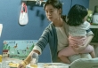 Nửa đêm, trời mưa bão, nghe tiếng con gái khóc nức nở cầu cứu mà tôi đau lòng, hôm sau đành quyết định tái hôn cùng chồng cũ