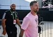 Messi quay sang vợ nói một điều sau khi giành Quả bóng vàng, vệ sĩ ngồi cạnh xúc động không nói nên lời