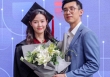 Chồng thiếu gia của Midu lại 'gây sốt' khi xuất hiện tại lễ tốt nghiệp cùng vợ