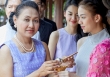 Bố mẹ chồng mời 3 người con về ăn tối rồi lấy ra 2 cuốn sổ đỏ cùng 1 sổ tiết kiệm, giao hết cho vợ chồng tôi