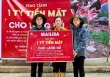 'Bà trùm thẩm mỹ viện' Mailisa công khai trao tận tay 1 tỷ tiền mặt cho bà con làng Nủ
