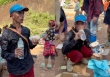 Hơn 1,2 triệu người rớt nước mắt trước clip 'đói 3 ngày, đi bộ từ 2h sáng' để nhận đồ cứu trợ
