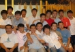 Đi họp lớp, bạn học giàu cười nhạo người khác vì không có tiền: Lớp trưởng nói 9 từ khiến anh ta xấu hổ, phải âm thầm trốn về 