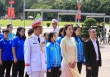  Hoa hậu Đỗ Mỹ Linh diện áo dài đưa các cầu thủ nữ Trung Quốc, Philippines đi tham quan Lăng Bác 