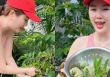 Bảo Thy hái na cùng chồng thôi cũng bị dân mạng bắt bẻ: 'Na xanh vậy cắt vội để luộc ăn hả chị?'