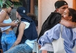 'Tóm dính' con trai Beckham tình tứ cùng bạn gái mới giữa phố, danh tính cô nàng gây chú ý