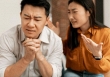 Chồng rút 10 triệu mua quà 8/3, tôi hí hửng mừng thầm cho đến khi thấy tên 2 cô gái được ghi trên thiệp