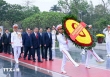 Lãnh đạo Đảng, Nhà nước vào Lăng viếng Chủ tịch Hồ Chí Minh nhân kỷ niệm 50 năm Thống nhất đất nước
