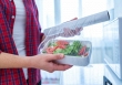 Dùng màng bọc thực phẩm theo cách này có thể gây rối loạn nội tiết, vô sinh