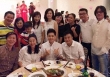 Tham gia họp lớp, cầm nhầm điện thoại của bạn bên cạnh rồi đọc to tin nhắn vừa được gửi đến, 2 người bỗng đứng dậy đi về luôn