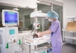 Bé 8 ngày tuổi bị xẹp phổi phải, viêm phổi nặng vì hành động yêu thương của người thân