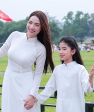 Người dân và du khách nô nức check-in tại Quảng trường Ba Đình mừng 50 năm Giải phóng miền Nam