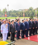 Lãnh đạo Đảng, Nhà nước và các đại biểu Quốc hội vào Lăng viếng Chủ tịch Hồ Chí Minh