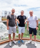 Huyền thoại bóng đá Michael Owen bất ngờ check in Cầu Vàng 