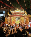 Xá lợi Đức Phật được cung rước trang nghiêm qua các tuyến phố Thủ đô