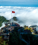 Lạc vào “miền cổ tích” trên đỉnh Fansipan mùa mây