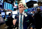 Chứng khoán Mỹ trỗi dậy sau đợt bán tháo, Dow Jones tăng 300 điểm