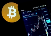 Bitcoin lập kỷ lục lịch sử, vượt 52.000 USD