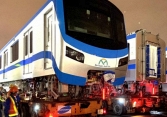 Khoảnh khắc tàu metro số 1 đặt bánh lên đường ray