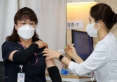 Hàn Quốc điều tra 2 trường hợp tử vong sau khi tiêm vắcxin AstraZeneca