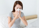 Viêm mũi dị ứng có lây từ mẹ sang con?