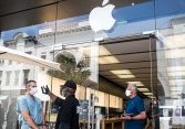 Apple mở lại tất cả cửa hàng ở Mỹ sau một năm đóng cửa vì COVID-19