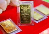 Giá vàng đồng loạt giảm, trong nước vẫn cao hơn thế giới hơn 8,3 triệu đồng/lượng