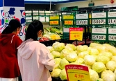 Giá thực phẩm cuối tuần: Bắp cải Đà Lạt còn hơn 3.000 đồng/kg, hành tím 20.000 đồng/kg