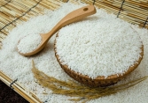 Gạo xuất khẩu Việt Nam giảm giá