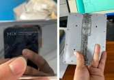 Smartphone màn hình gập của Xiaomi bất ngờ xuất hiện ngoài đời thực