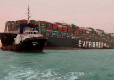 Kênh đào Suez vẫn tắc nghẽn nghiêm trọng, tàu chở dầu và khí đốt chuyển hướng đi