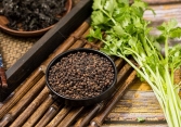 Giá tiêu Ấn Độ lập đỉnh, tiêu Việt Nam giữ mức dưới 75.000 đồng/kg
