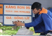 Giá xăng dầu giảm lần đầu sau 5 tháng tăng  liên tục