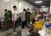 Thêm một 'tổng kho hàng lậu' bán hàng qua mạng bị triệt phá