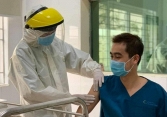 COVID-19 chiều 15/4: Thêm 21 ca nhiễm mới, Bộ Y tế yêu cầu 5 tỉnh thành hoàn tất tiêm vaccine trước 15/5