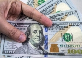 Giá USD tiếp tục lao dốc