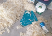 Găng tay không rõ nguồn gốc liên tục bị thu giữ