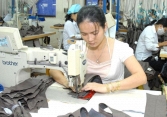 Cổ phiếu dệt may liên tục giảm, vì sao?