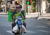 Nhu cầu dịch vụ giao hàng tăng cao trong mùa dịch COVID-19