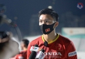 Hậu vệ Đoàn Văn Hậu chờ đợi cơ hội được ra sân trong trận đấu gặp Indonesia