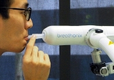 Vingroup tặng Bộ Y tế 30 máy xét nghiệm và 2 triệu mẫu test COVID-19