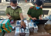 Hơn 7.500 điện thoại di động trong 30 bao xác rắn, nghi nhập lậu