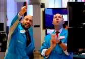 Chứng khoán Mỹ biến động trái chiều, S&P 500 đi ngang