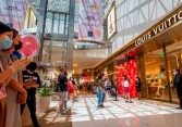Chủ sở hữu Louis Vuitton tin rằng tương lai của bán lẻ sẽ chủ yếu là tại cửa hàng