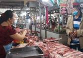 Nhiều chợ truyền thống tại TP.HCM đóng cửa, giá thực phẩm tăng nhẹ